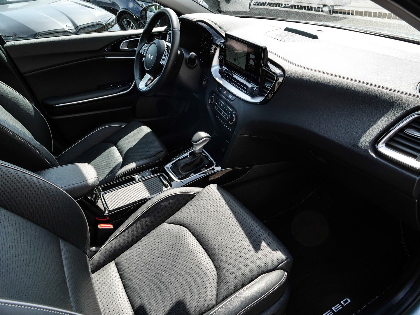 Kia Ceed SW Plug-in Hybrid Platinum - Samsaru's Car Outlet