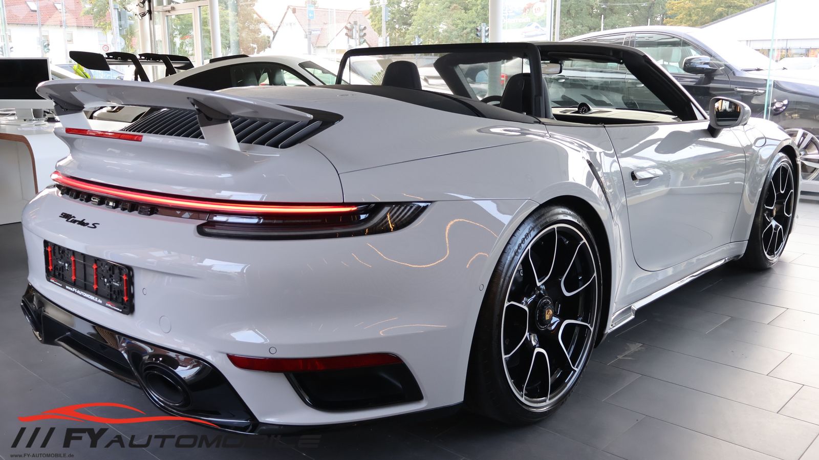 Porsche 992 Turbo S Cabriolet Lift* Keramik* Garantie*