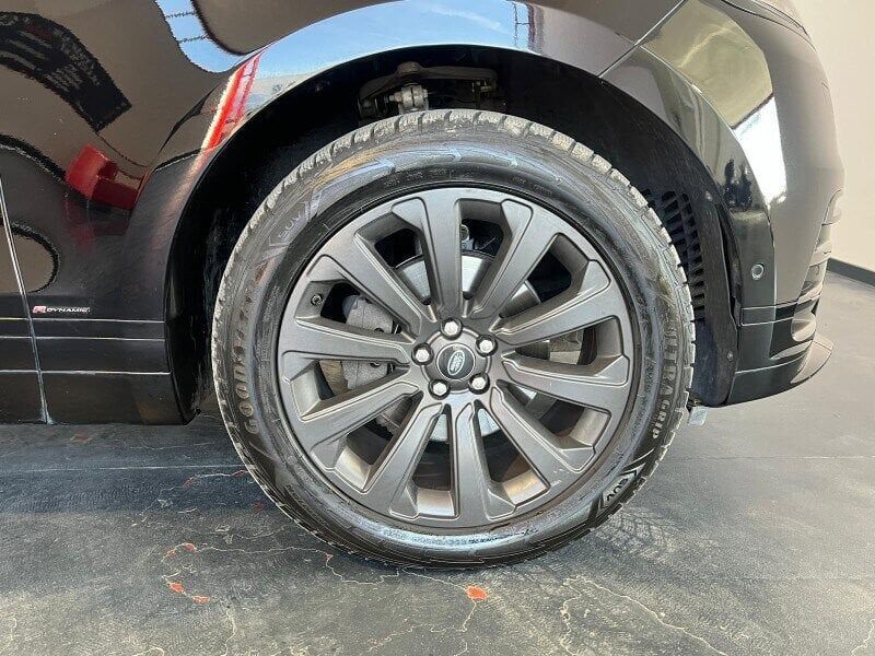 Range Rover Velar 2 - Samsaru's Car Outlet