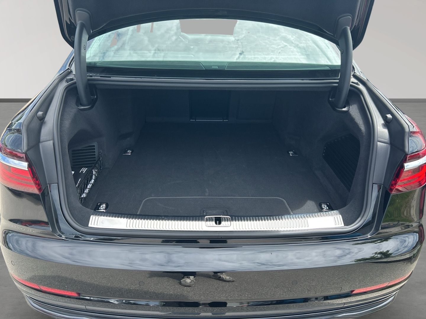 Audi A8 60 TFSI e quattro - Samsaru's Car Outlet