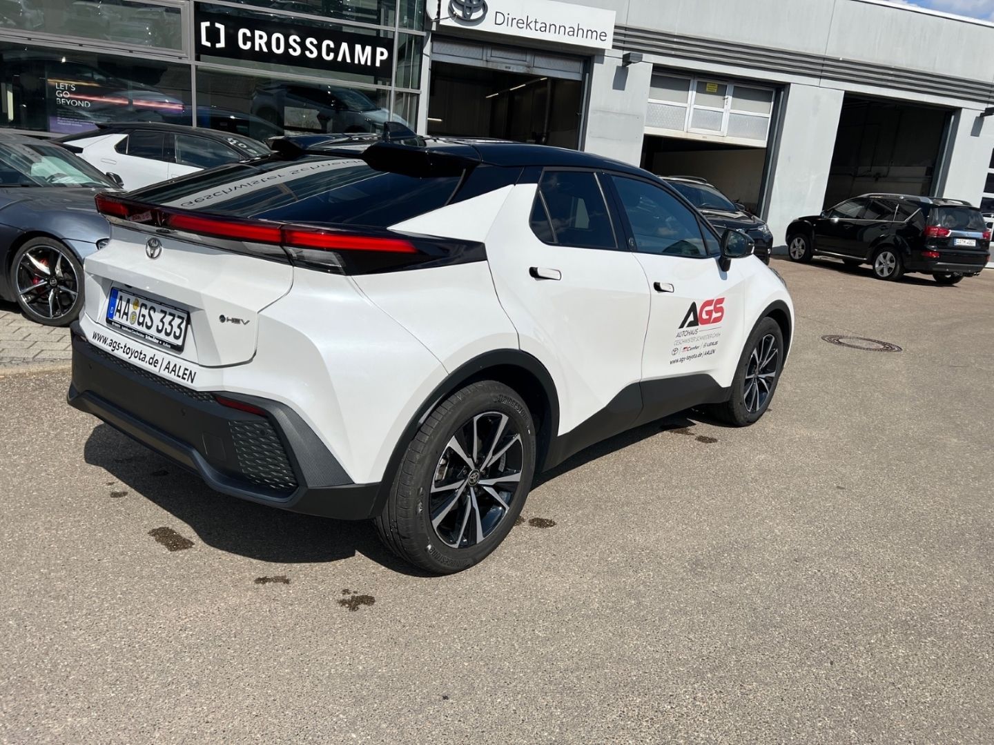 Toyota C-HR 1.8l Hybrid - Samsaru's Car Outlet