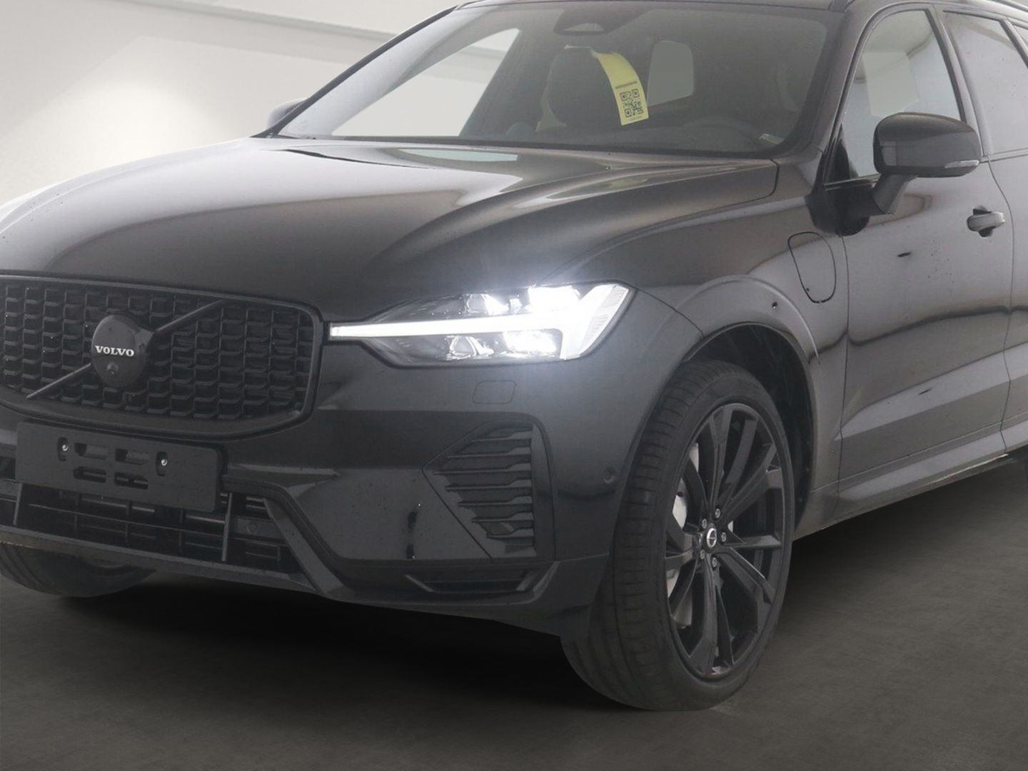 Volvo XC60 T6 Plus Black - Samsaru's Car Outlet