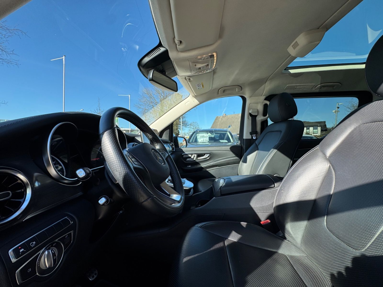 Mercedes-Benz V 300 d Exclusive - Samsaru's Car Outlet
