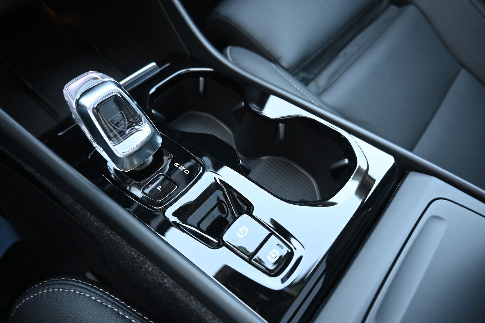 Volvo XC40 B4 Dark*FSHZG*360°*PANO*ACC*AHK*PIXEL