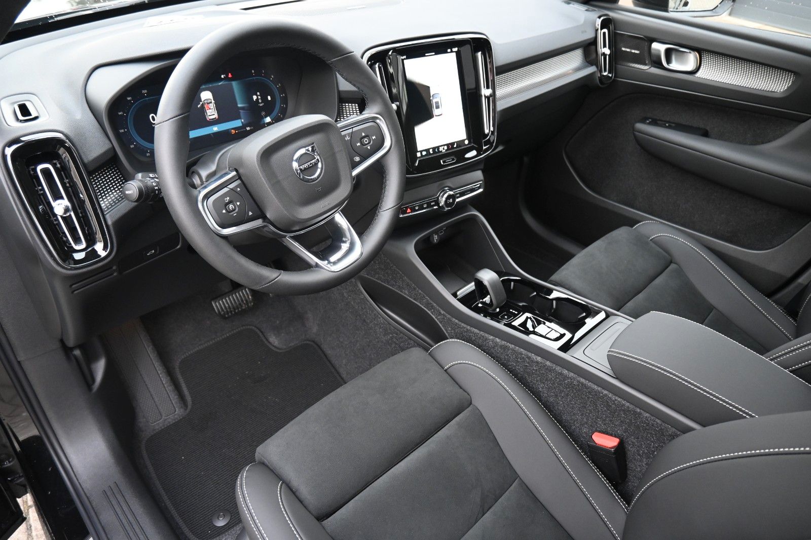 Volvo XC40 B3 DKG Plus Black Edition*PANO*360°*ACC*AHK