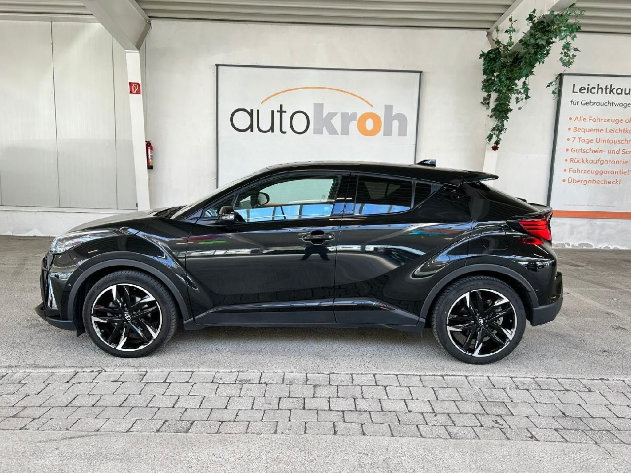 Toyota C-HR Hybrid GR Sport Black Edition - Samsaru's Car Outlet