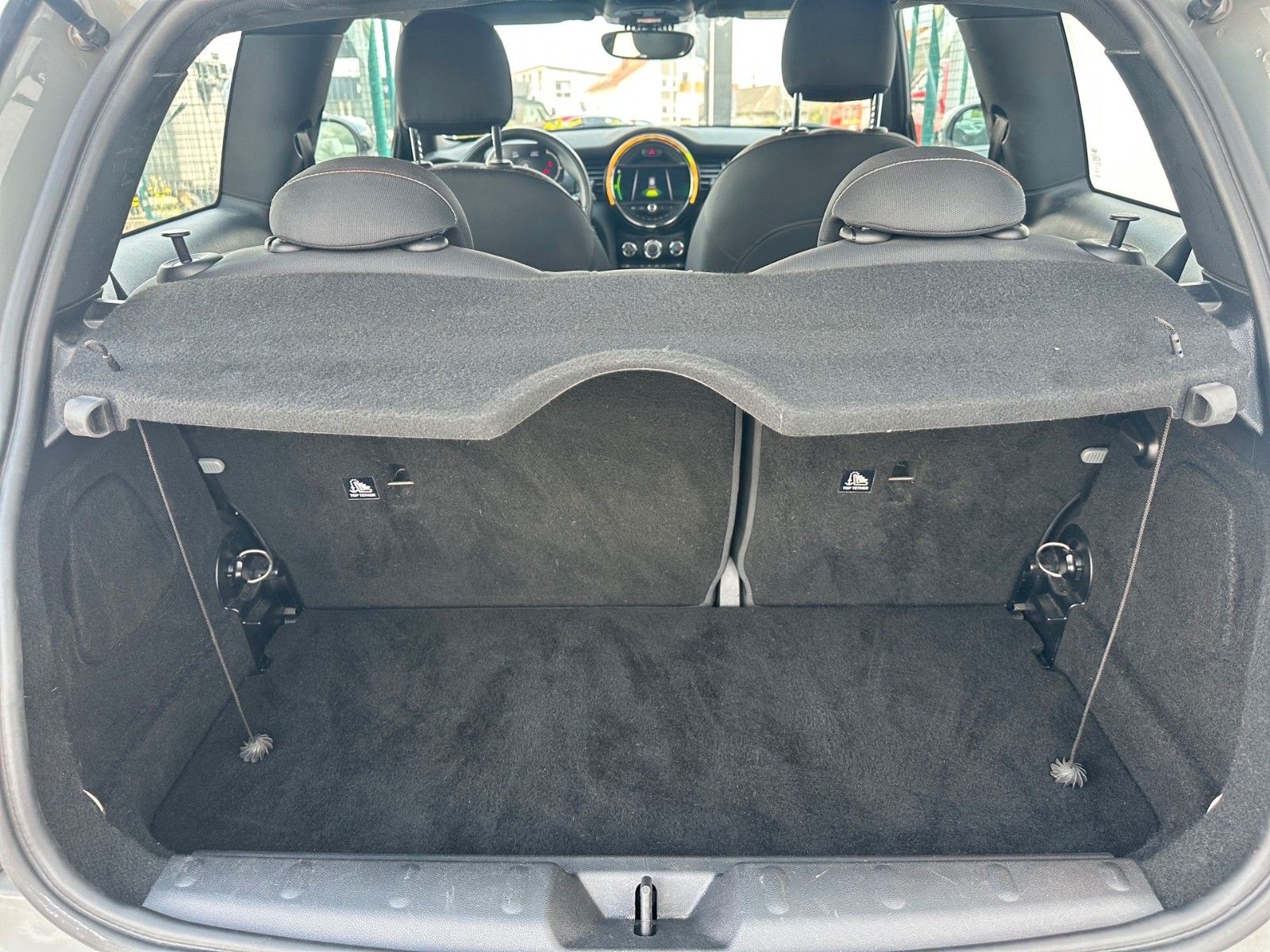 MINI COOPER Essential - Samsaru's Car Outlet