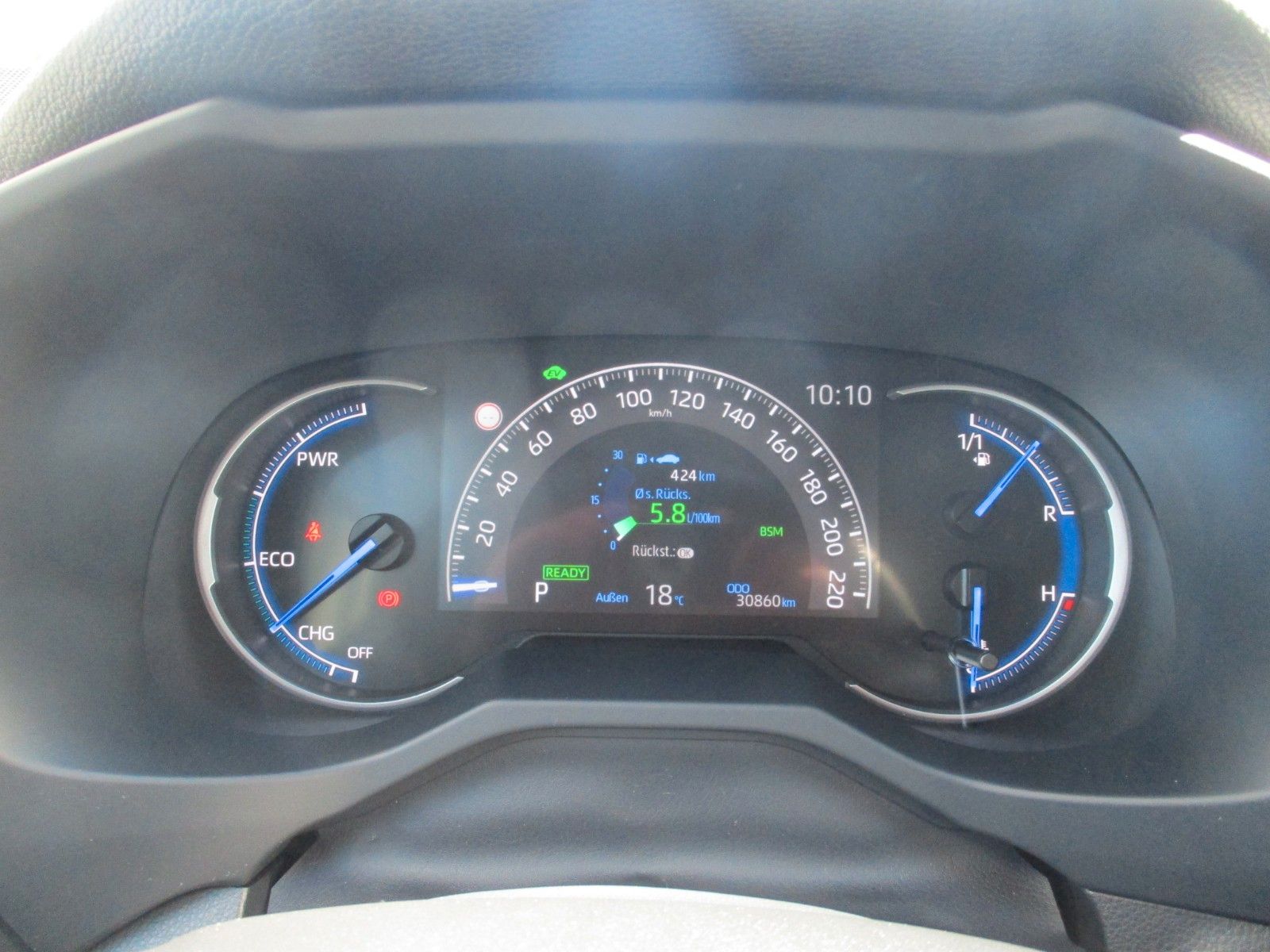 Toyota RAV4 Hybrid 4x4 Team - Samsaru's Car Outlet