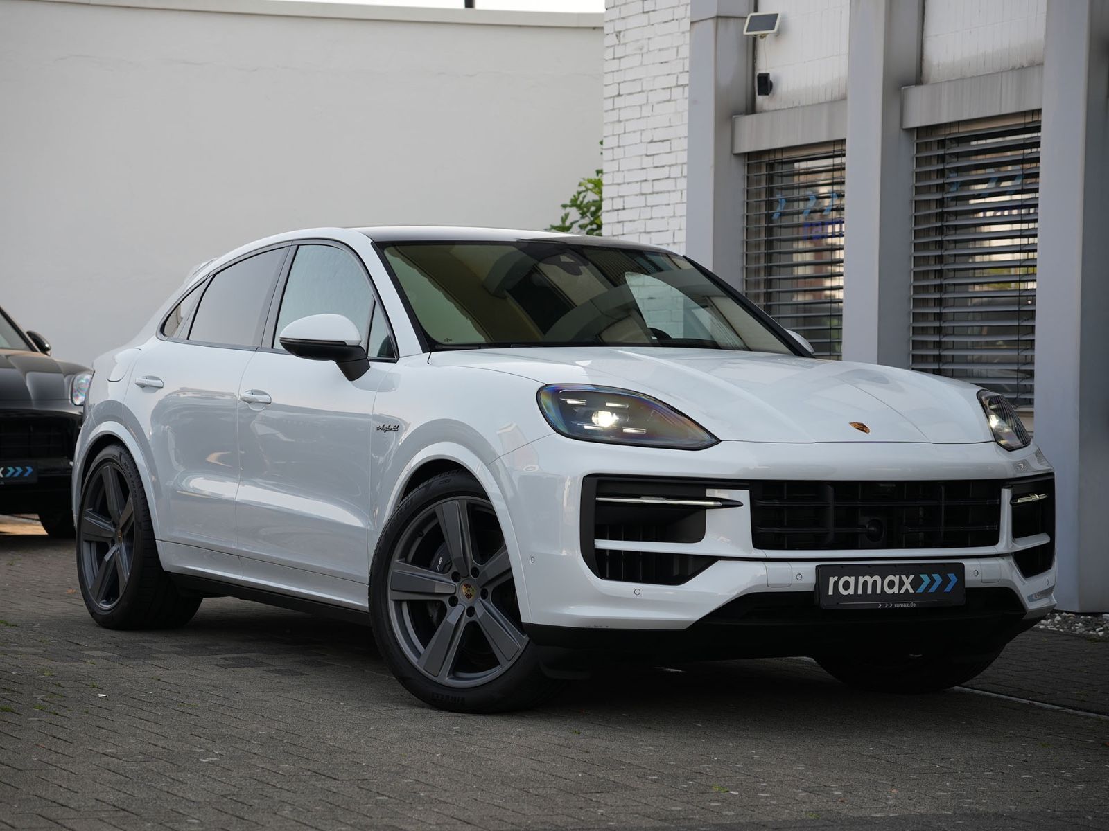 Porsche E-Hybrid Coupé SPORTDESIGN-ACC-LUFTF.-PANO-VOLL