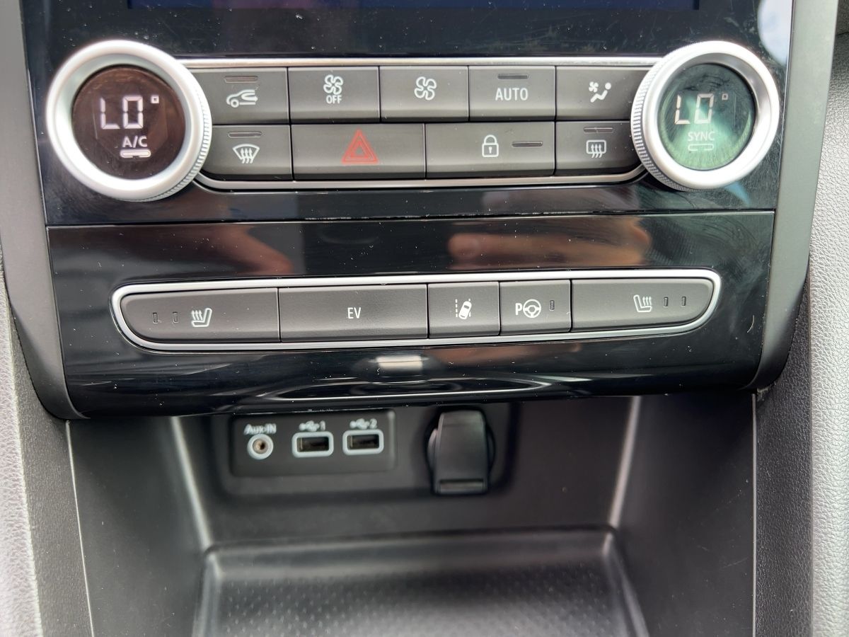 Renault Megane E-TECH INTENS PLUG-IN - Samsaru's Car Outlet