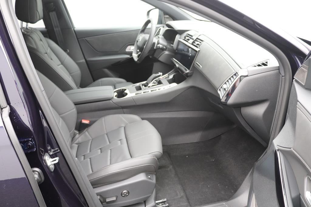 DS Automobiles DS7 Crossback E-Tense 4x4 Louvre