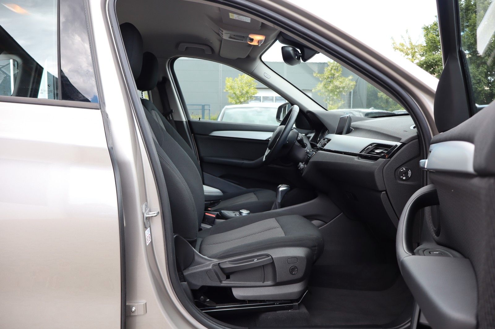 BMW X1 xDrive 25 e Advantage - Samsaru's Car Outlet
