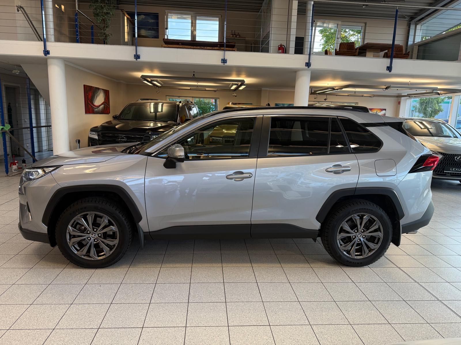 Toyota RAV 4 HYBRID 4x4 - Samsaru's Car Outlet