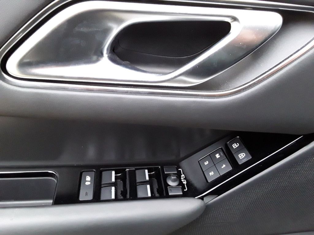 Range Rover Velar D300 Autobiography - Samsaru's Car Outlet