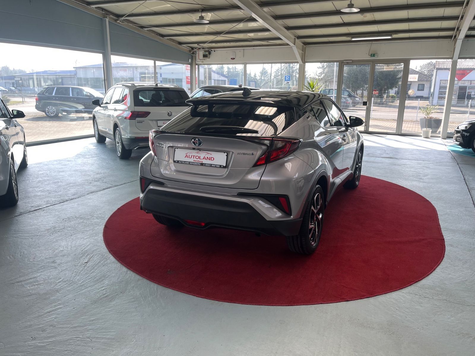 Toyota C-HR Hybrid1.8 Team - Samsaru's Car Outlet
