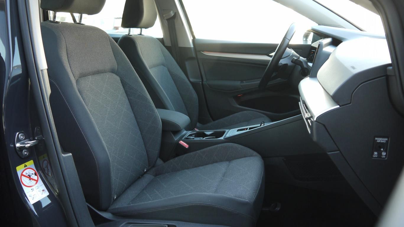 Volkswagen Golf VIII Variant Life - Samsaru's Car Outlet