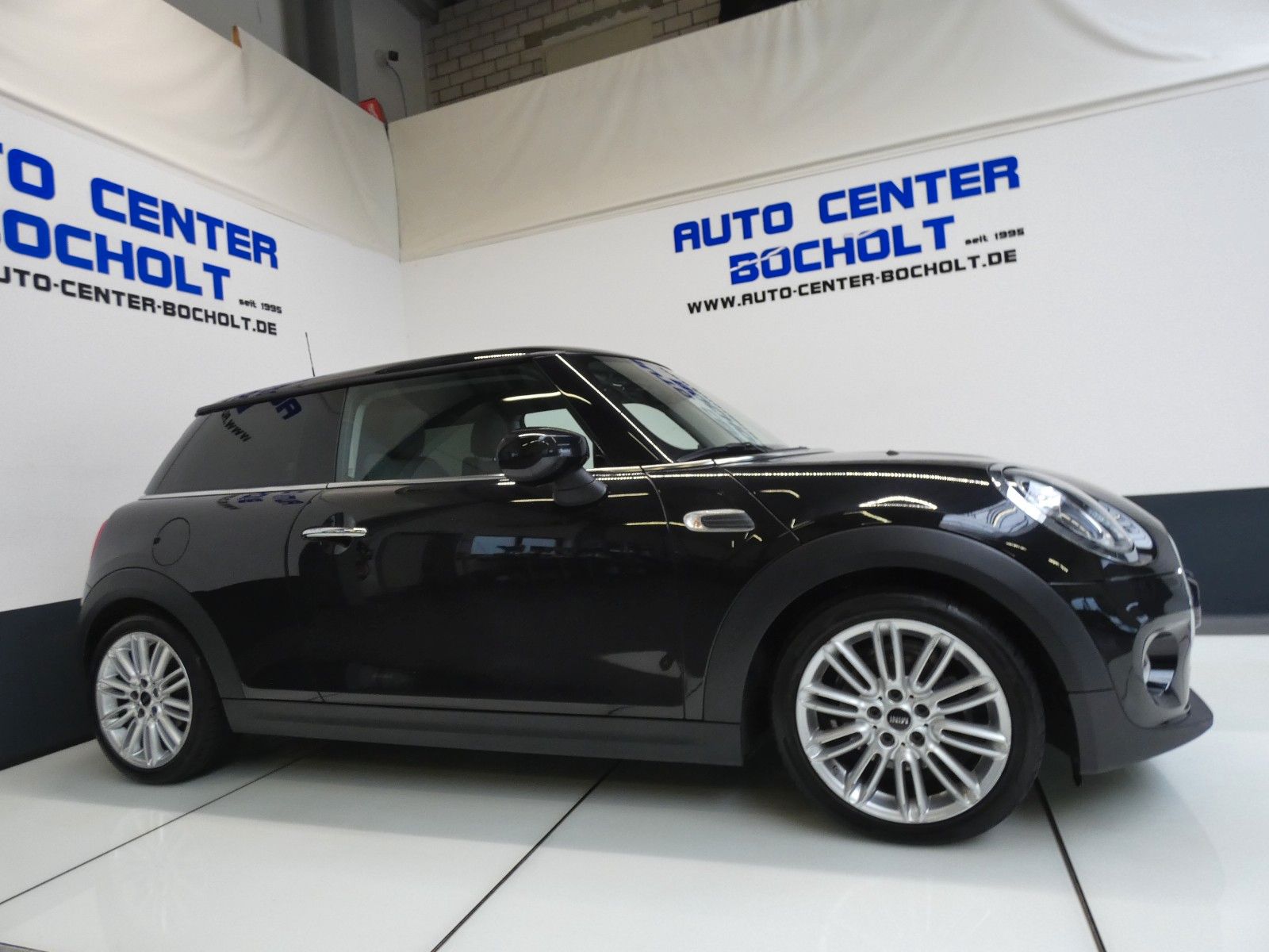 MINI Cooper Chili - Samsaru's Car Outlet