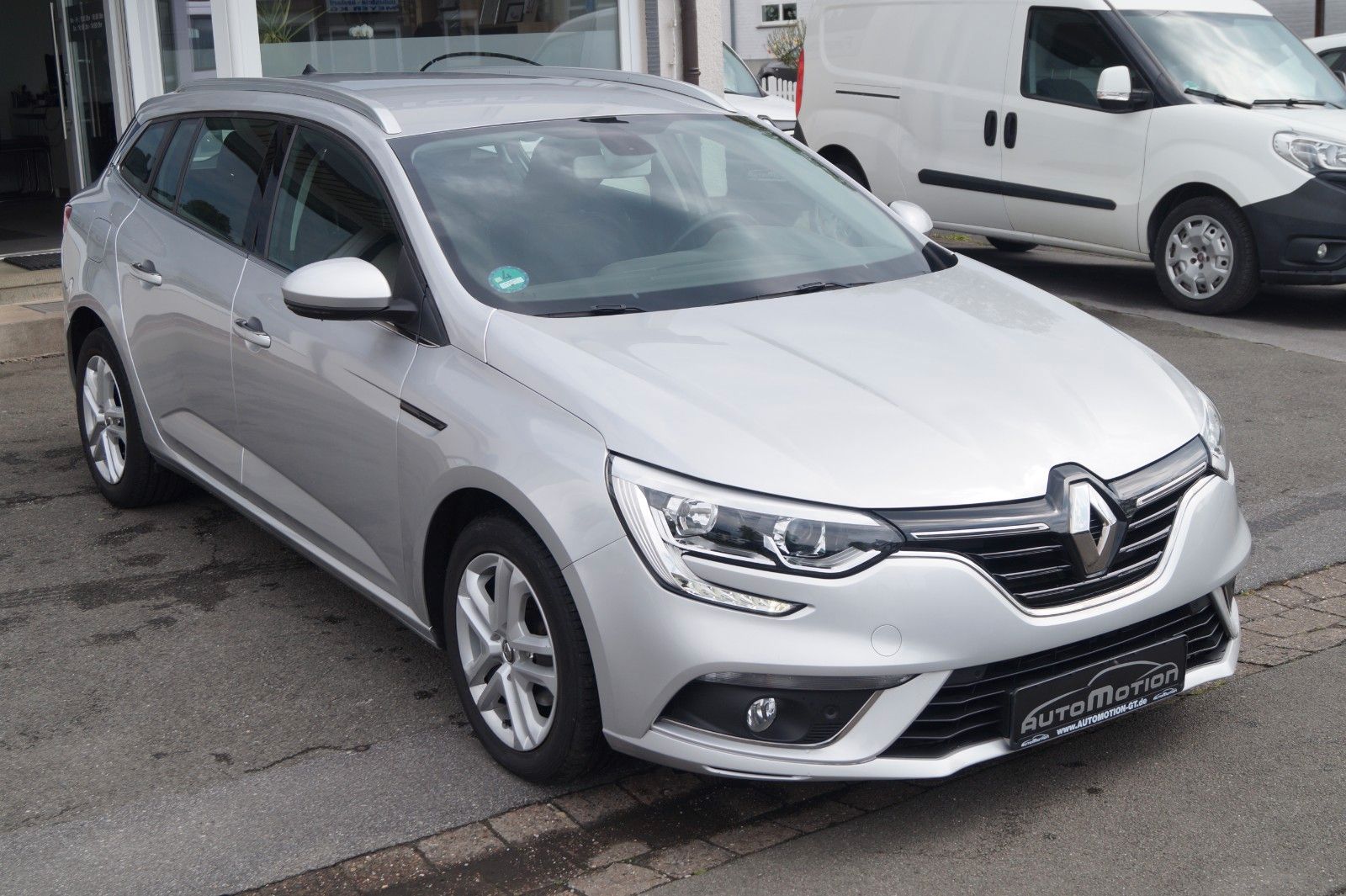 Renault Megane IV Grandtour Business Edition - Samsaru's Car Outlet