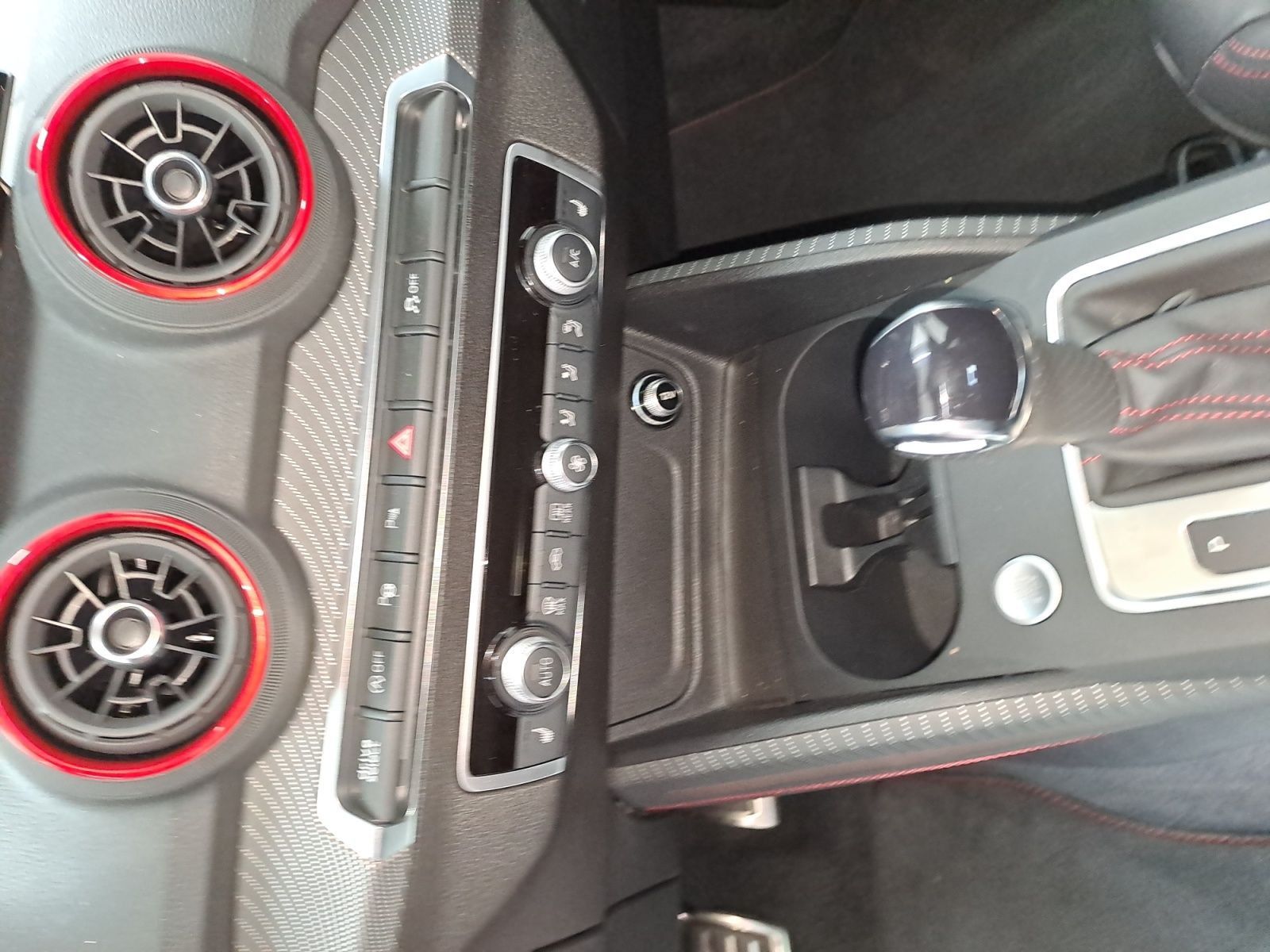 Audi Q2 S line 40 TFSI quattro *LED*AHK*PANO*