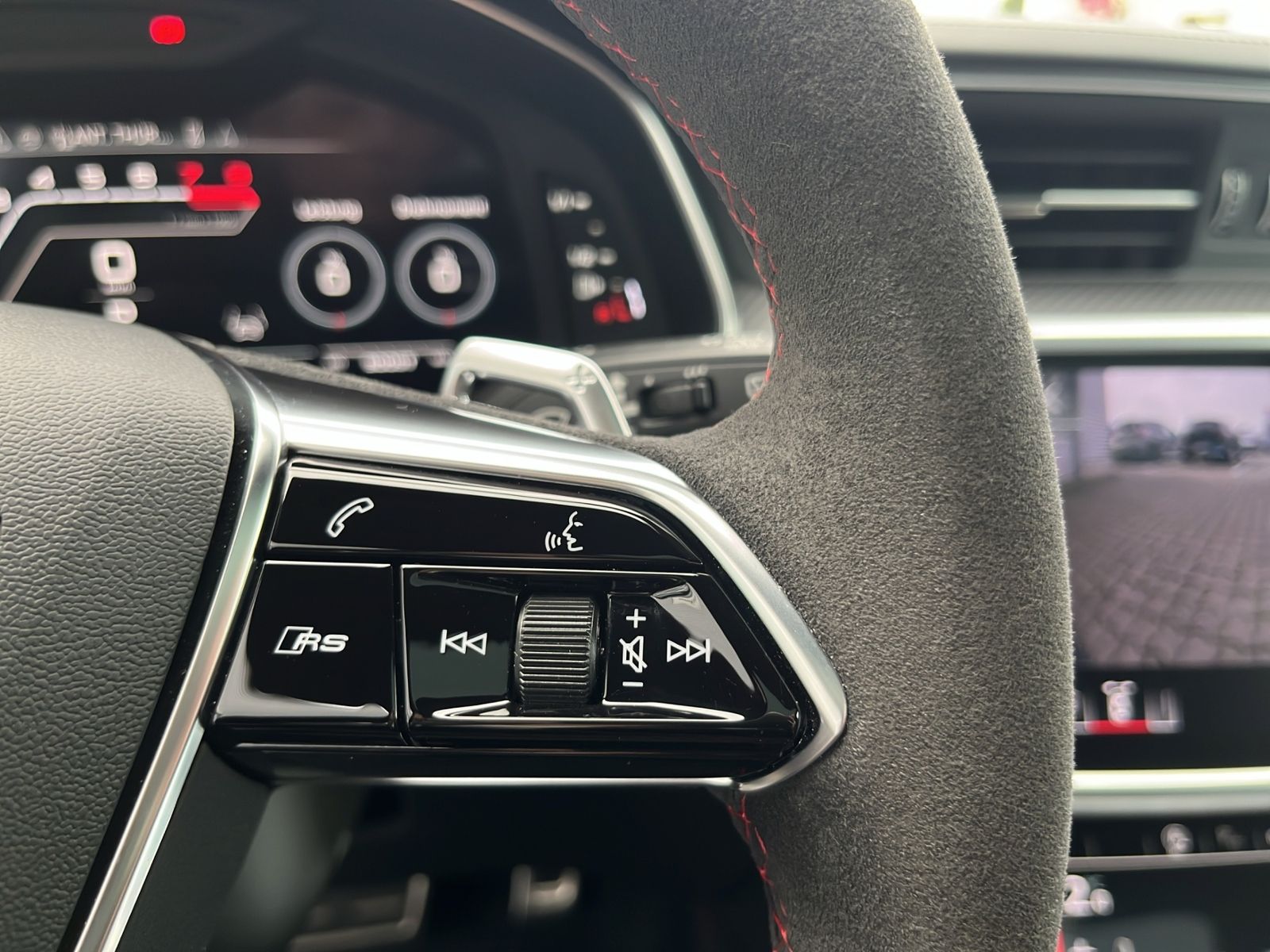 Audi RS 6 Avant 441 KW TFSI QUATTRO+AHK+MATRIX+B&O+ST