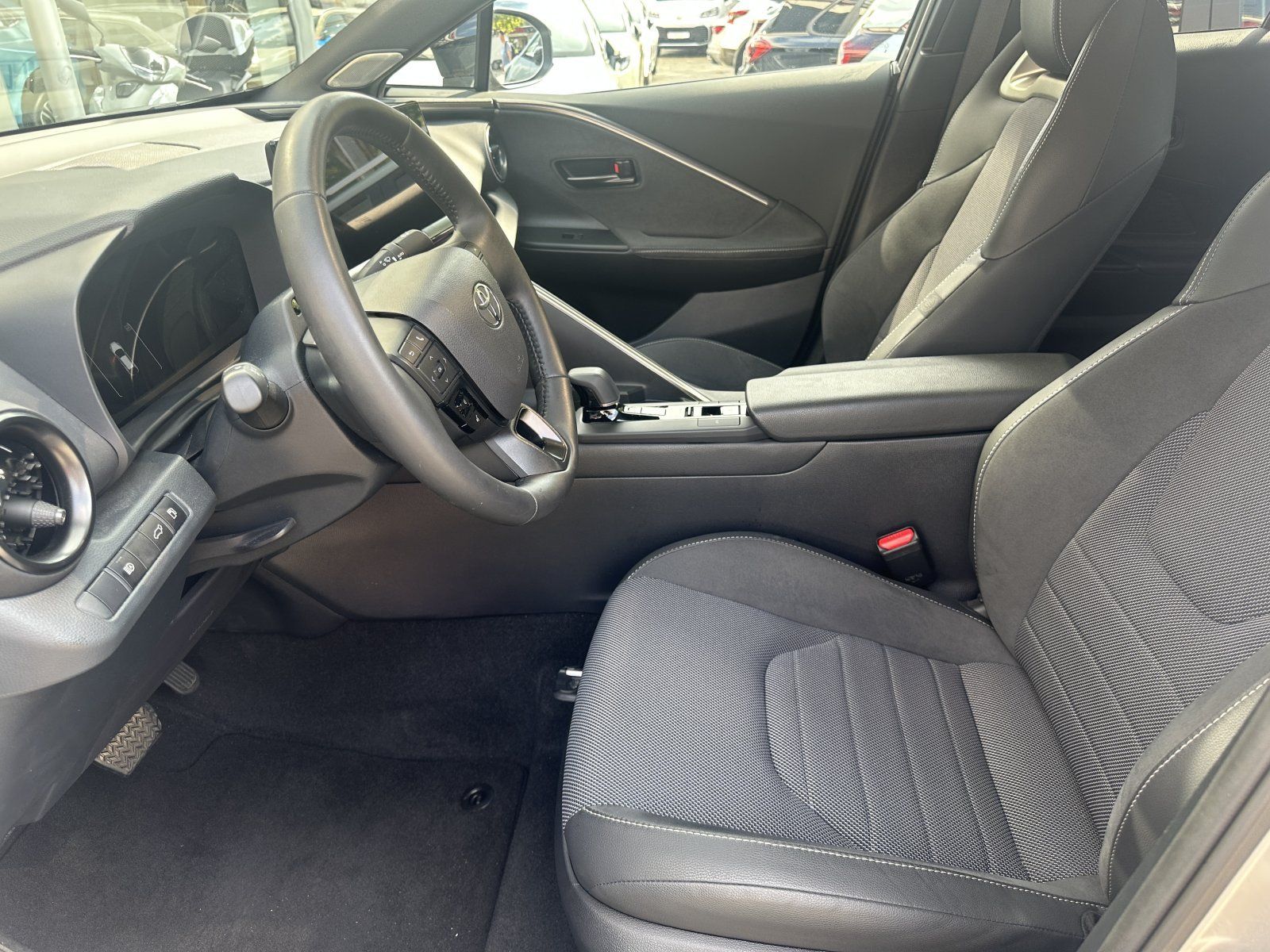 Toyota C-HR 2,0 Hybrid Lounge FWD