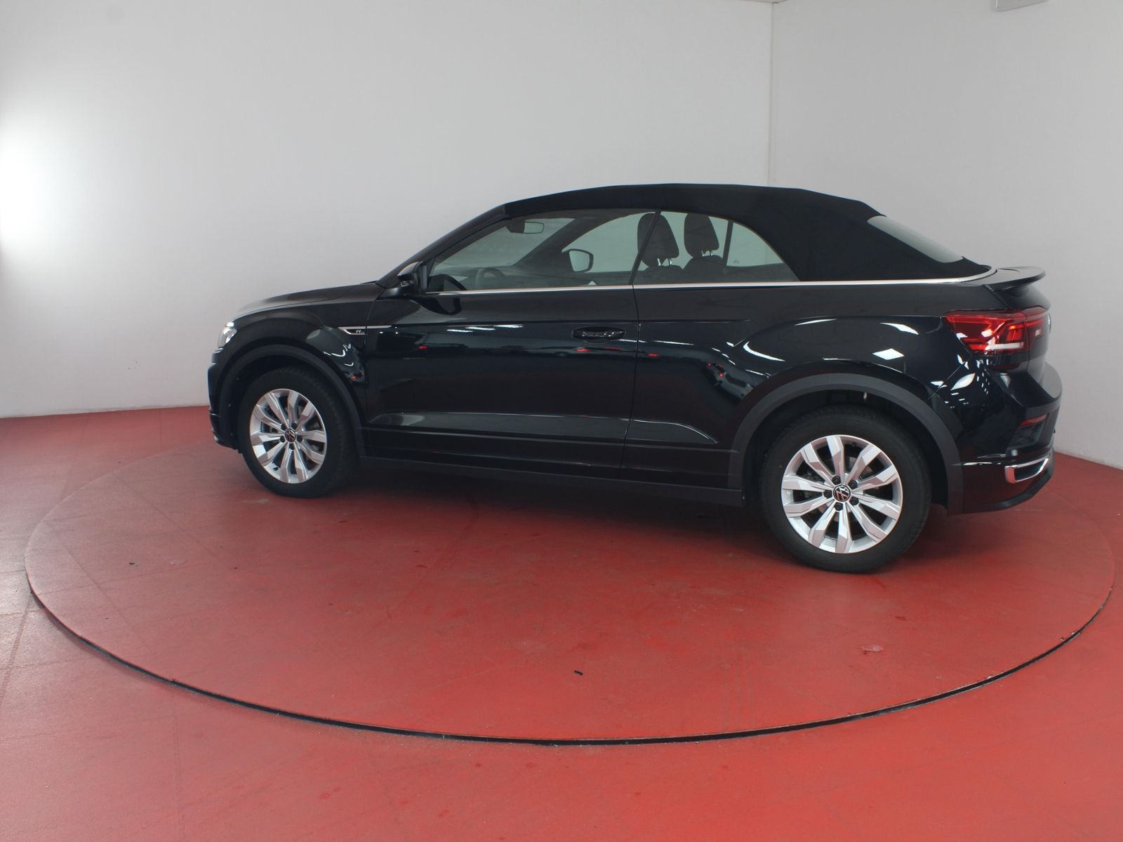 Volkswagen T-Roc R-Line 1.5TSI DSG - Samsaru's Car Outlet