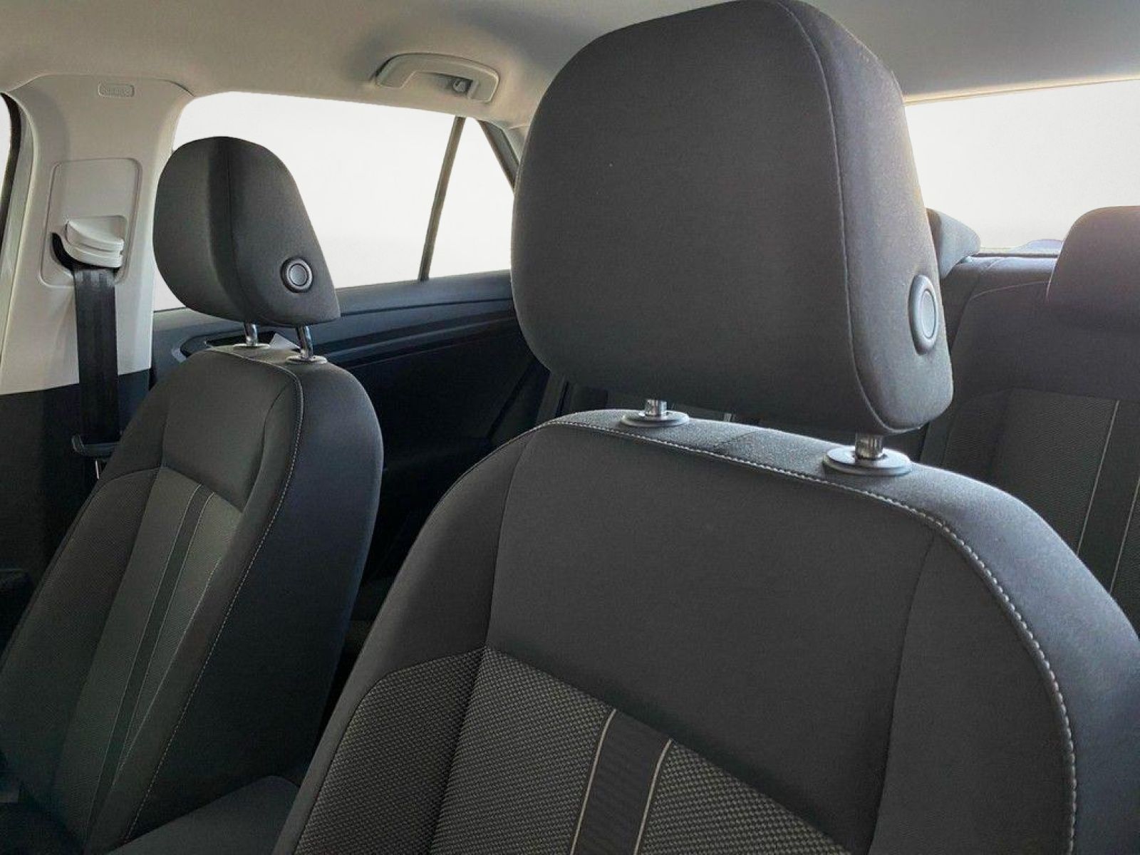 Volkswagen T-Roc 1.0 TSI Life - Samsaru's Car Outlet