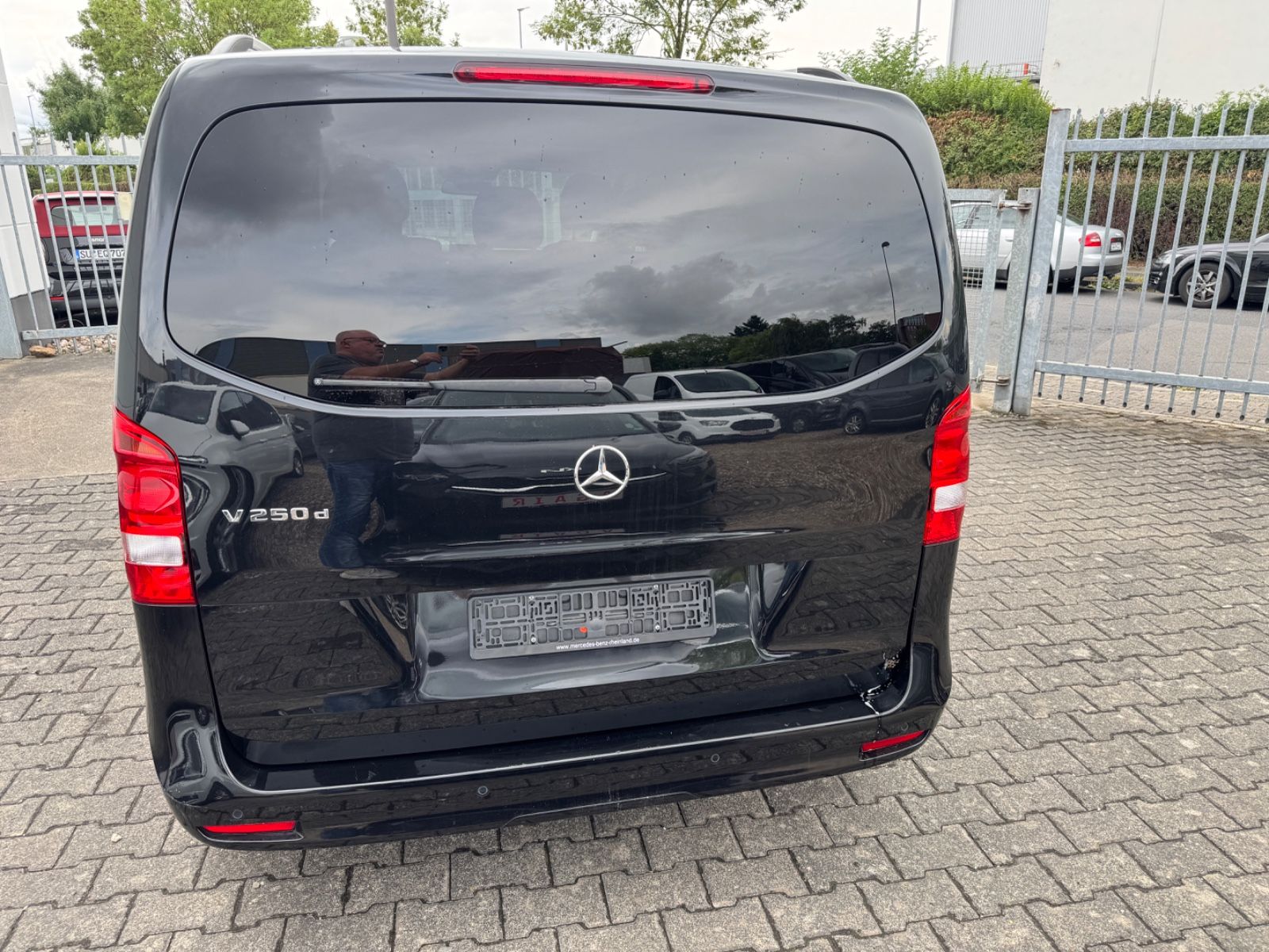 Mercedes-Benz V 250 - Samsaru's Car Outlet