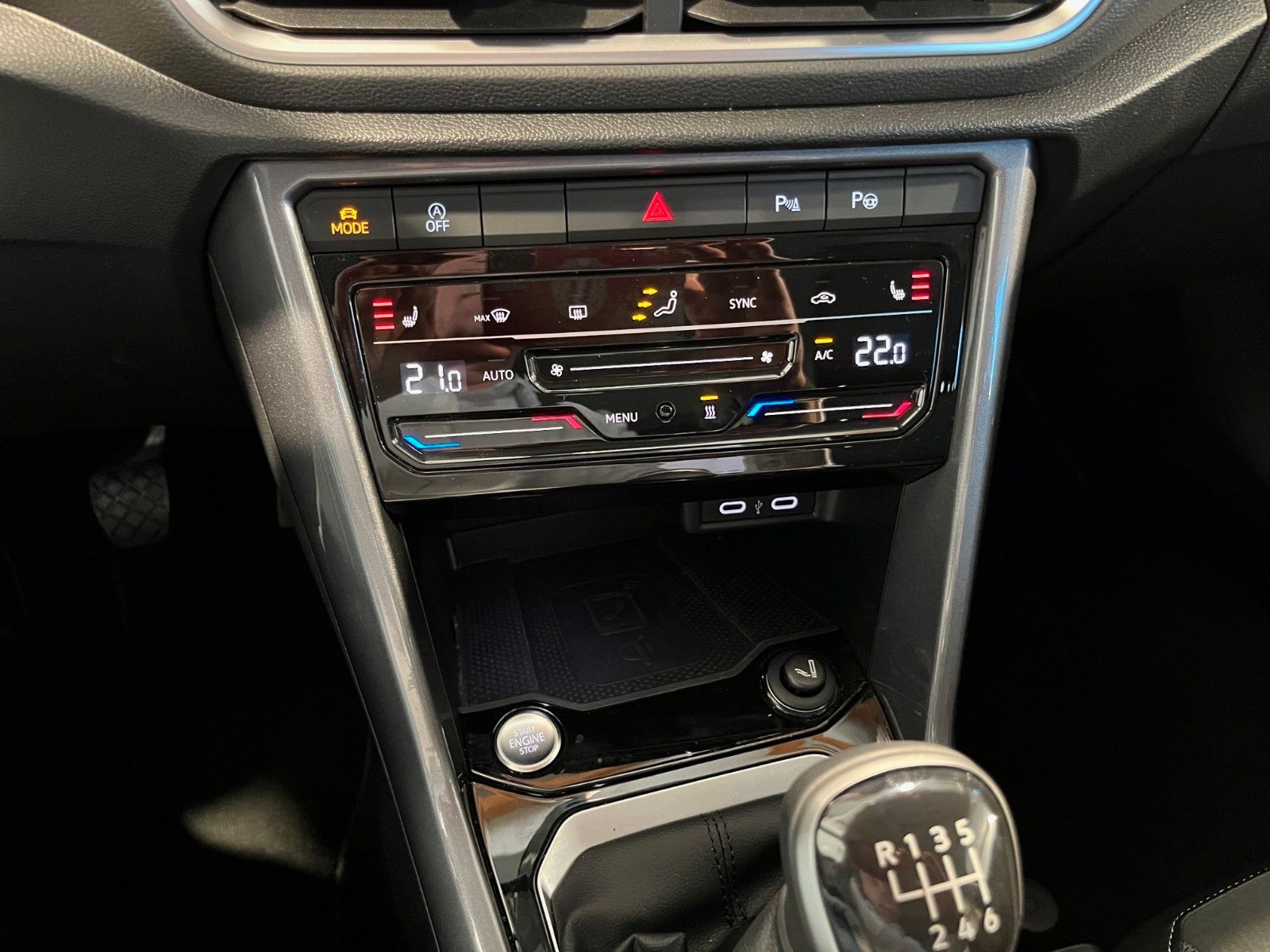 Volkswagen T-Roc 1.0TSi Style - Samsaru's Car Outlet