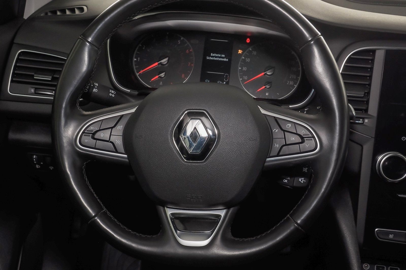 Renault Megane IV Grandtour Business Edition - Samsaru's Car Outlet