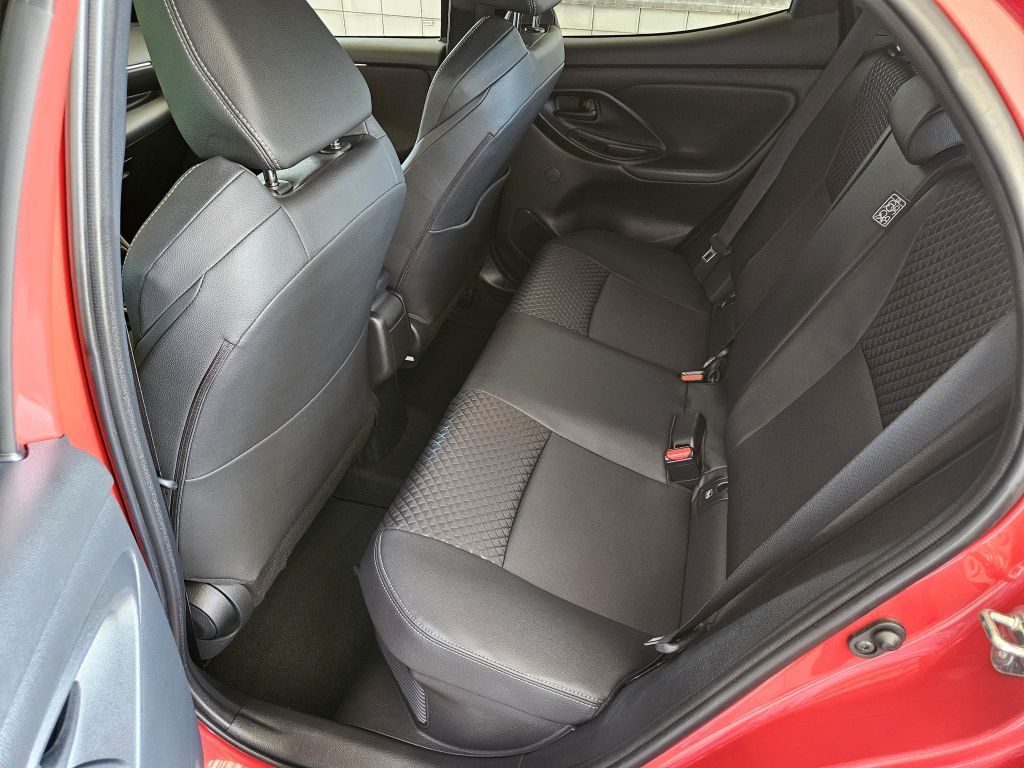 Toyota Yaris Hybrid 1.5 VVT-i Style*Technik-Paket*AHK a