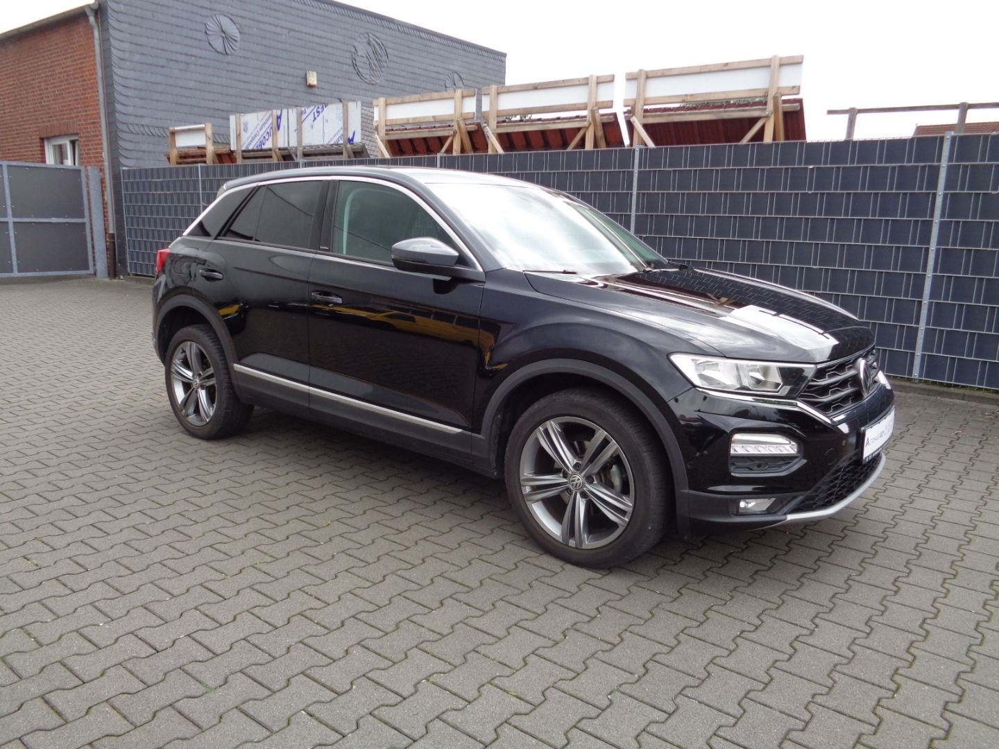 Volkswagen T-Roc 1.6 TDI IQ.DRIVE - Samsaru's Car Outlet