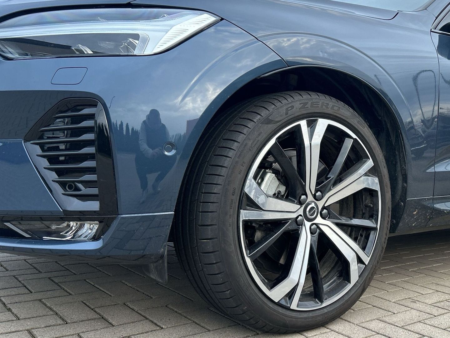 Volvo XC60 B5 Benzin AWD Ultra Dark 21'' ACC LED Nappa