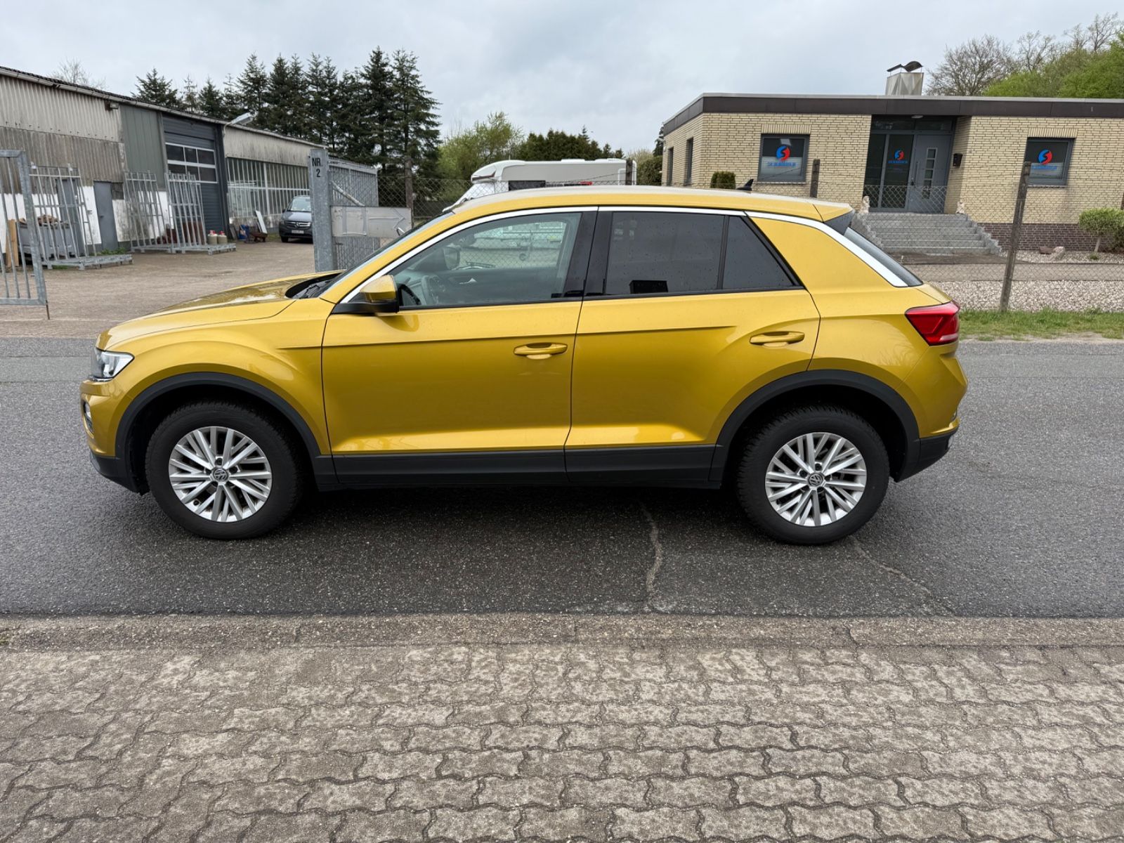 Volkswagen T-Roc 1.0 TSI - Samsaru's Car Outlet