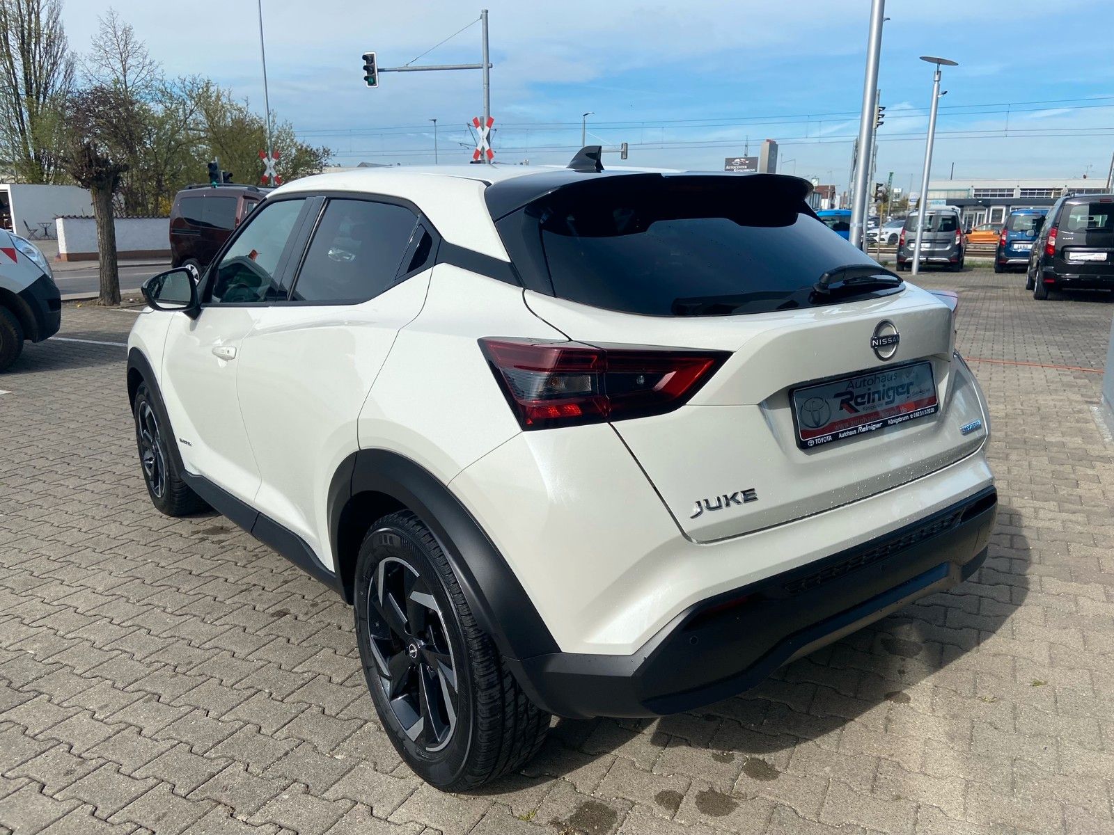 Nissan Juke Hybrid N-Connecta - Samsaru's Car Outlet