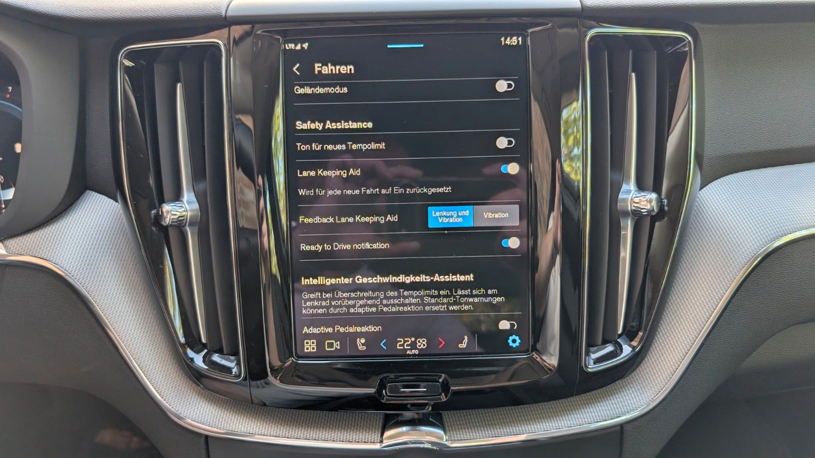 Volvo XC 60 B5 Plus Dark AWD - Samsaru's Car Outlet