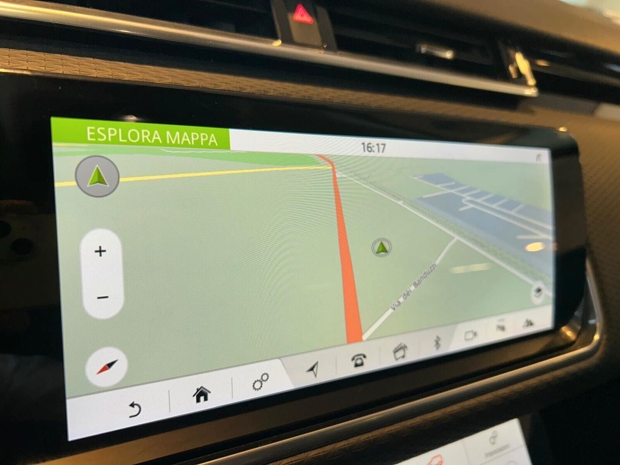 Range Rover Velar S 2.0D - Samsaru's Car Outlet