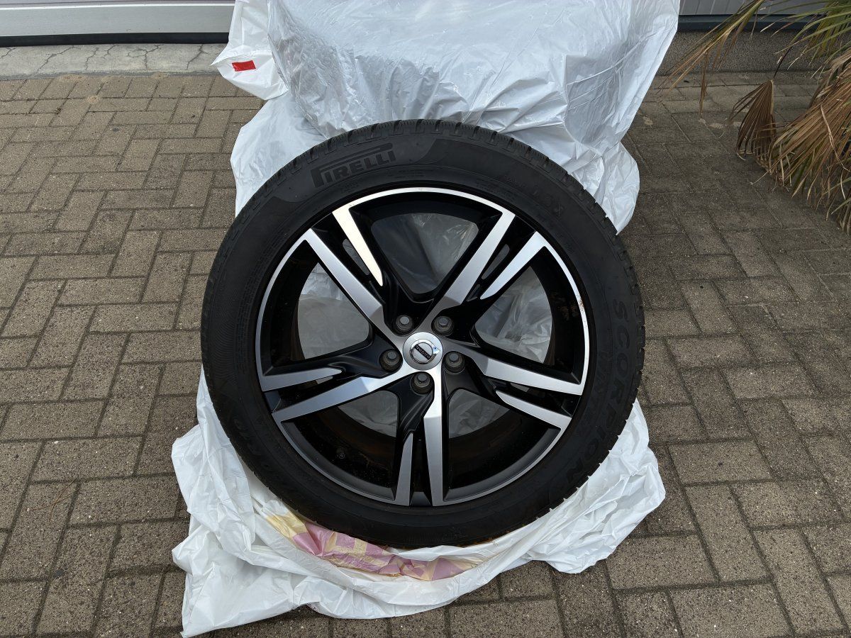 Volvo XC40 B3 Plus Dark Harman/Kardon inkl. Winterräde