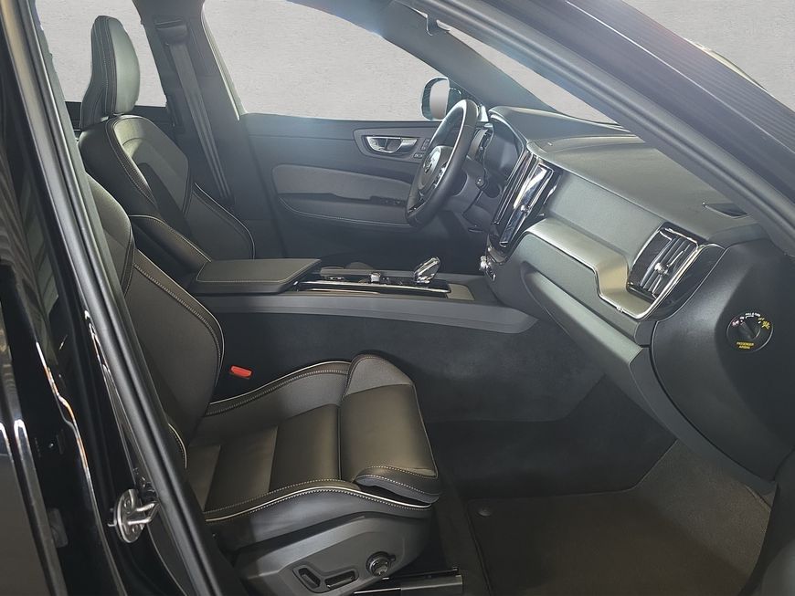 Volvo XC60 B5 B AWD Plus Dark