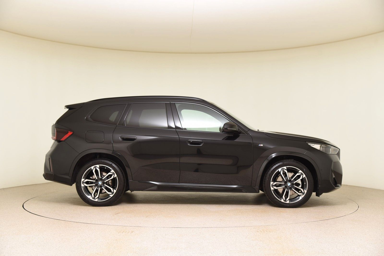 BMW X1 xDrive23d M Sportpaket - Samsaru's Car Outlet