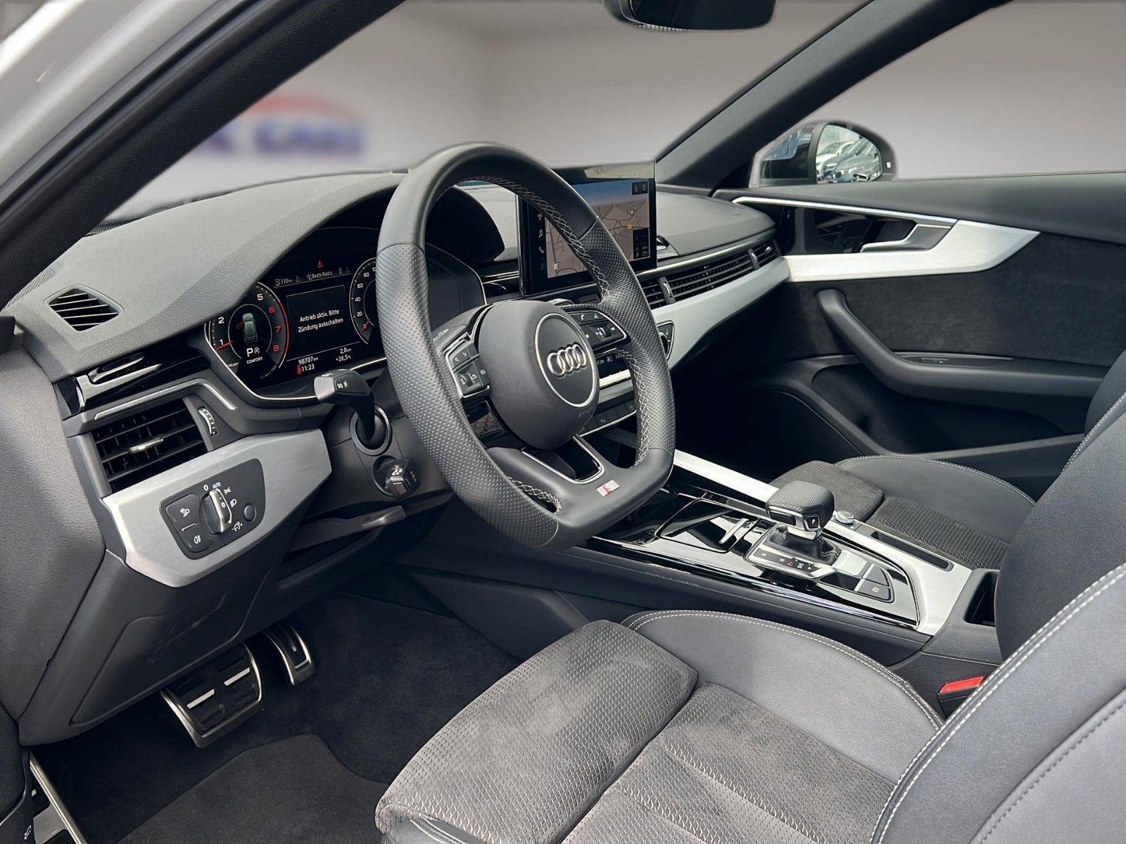 Audi A4 Avant 40 TFSI S tronic S line - Samsaru's Car Outlet
