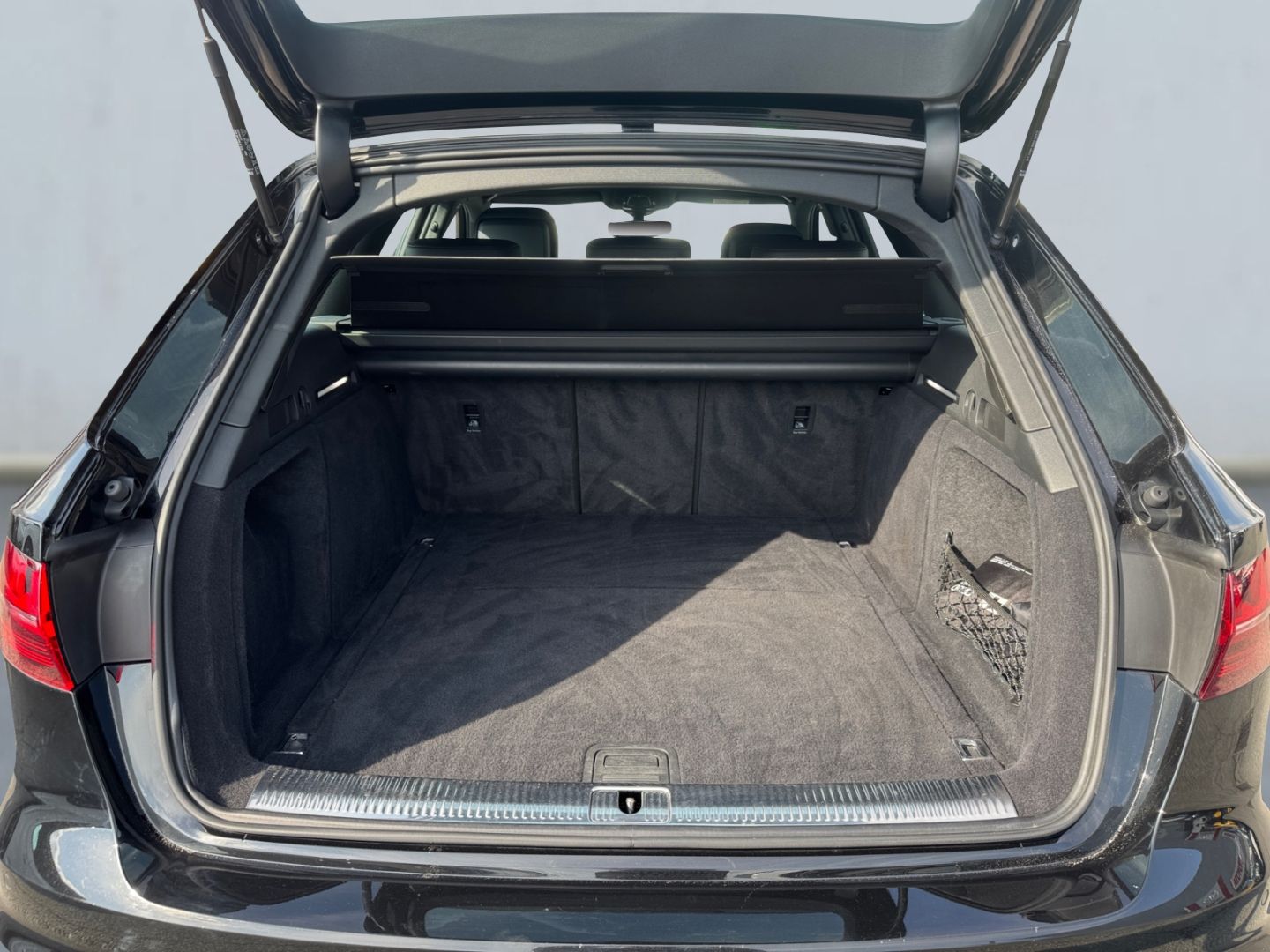 Audi A4 Avant 35 TFSI S tronic advanced - Samsaru's Car Outlet