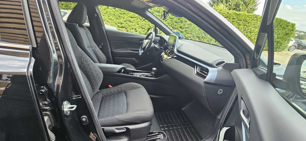 Toyota C-HR 2.0 Hybrid Team Deutschland - Samsaru's Car Outlet