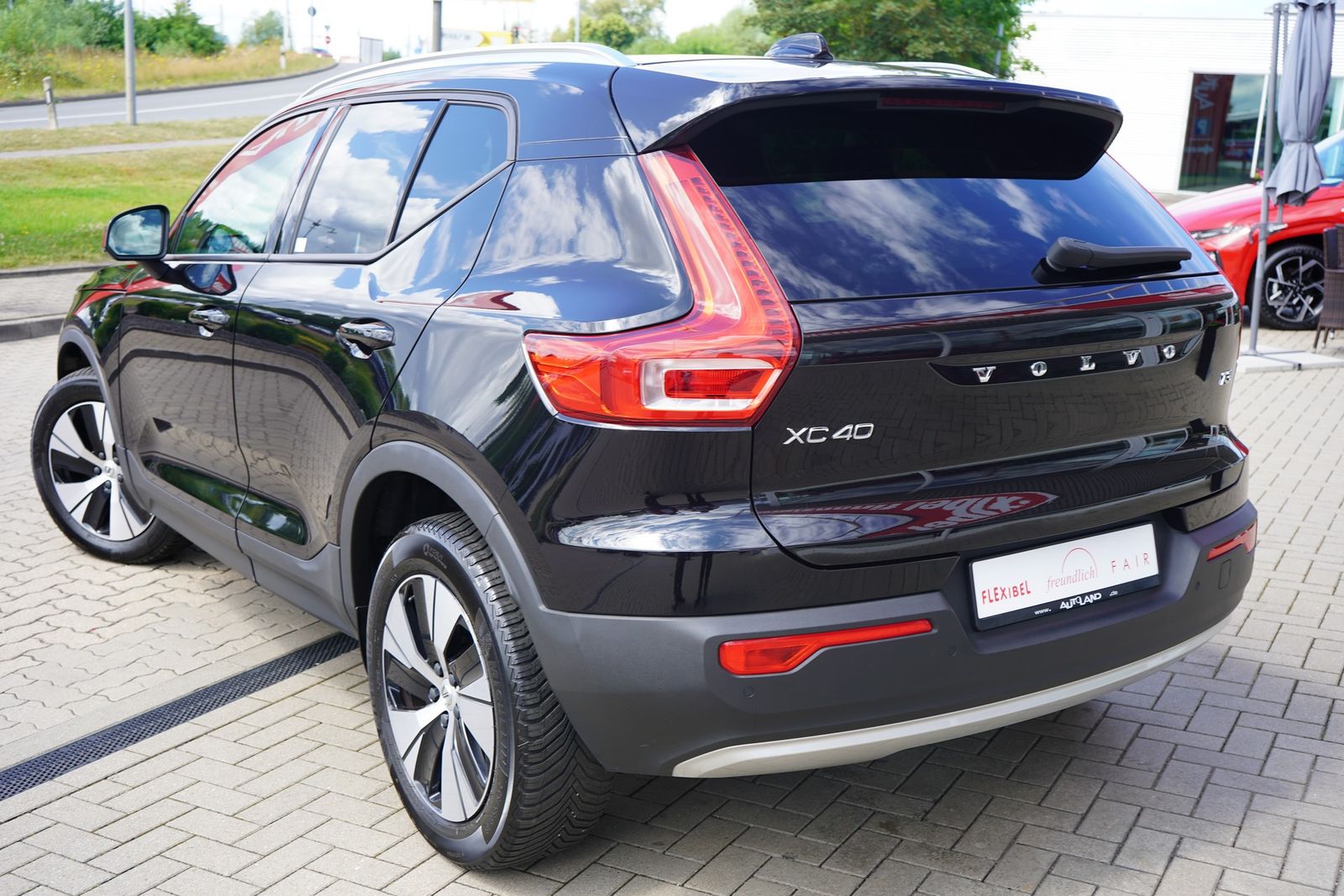 Volvo XC 40 T3 2WD Momentum Pro - Samsaru's Car Outlet