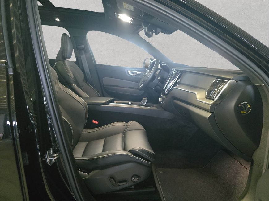 Volvo XC60 T8 AWD Recharge Geartronic R-Design