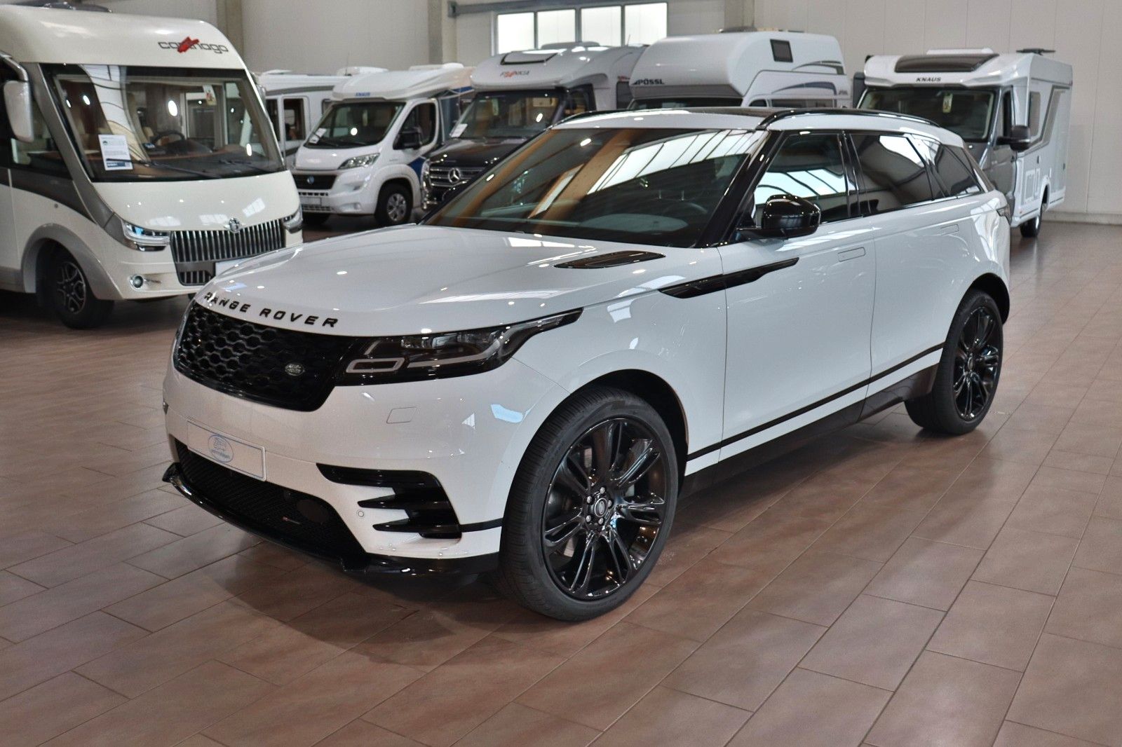 Range Rover Velar 300 R-Dynamic SE - Samsaru's Car Outlet