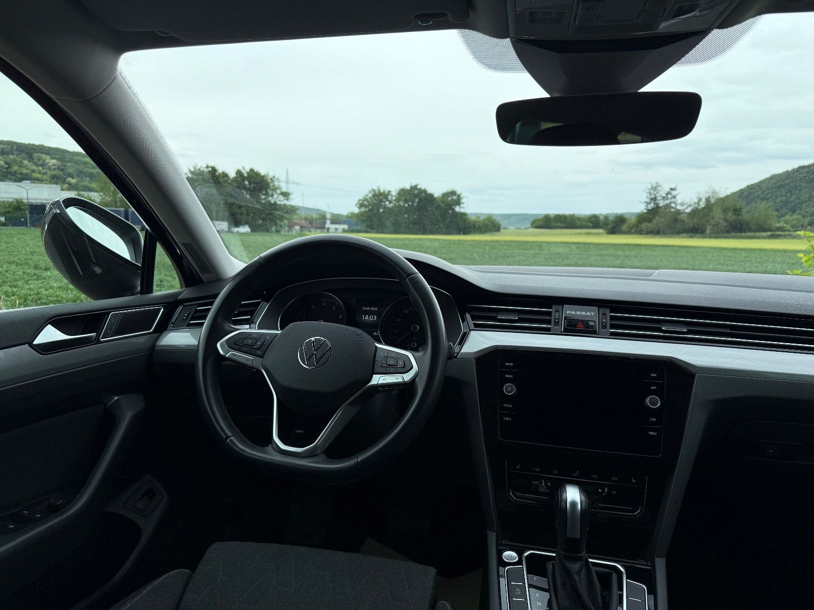 Volkswagen Passat Variant Business - Samsaru's Car Outlet