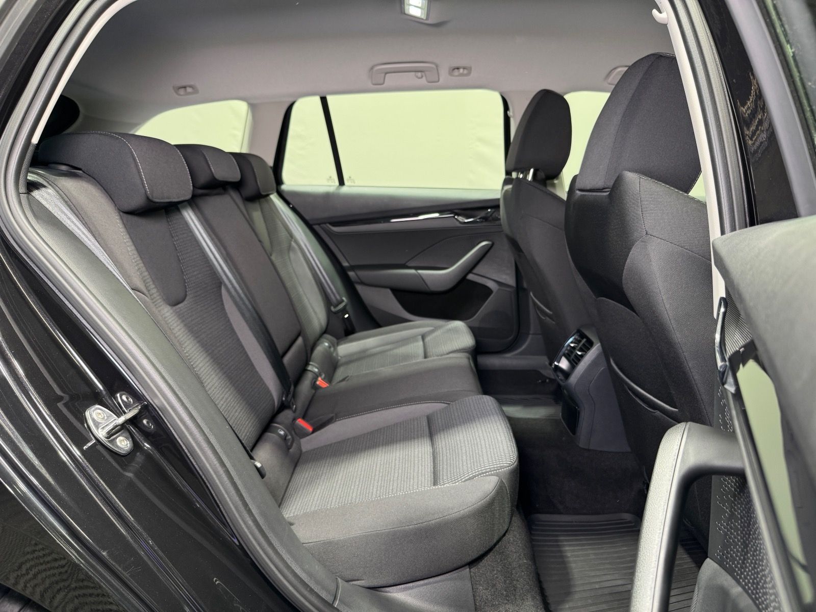 Skoda Octavia Combi 2.0 TDI Ambition - Samsaru's Car Outlet