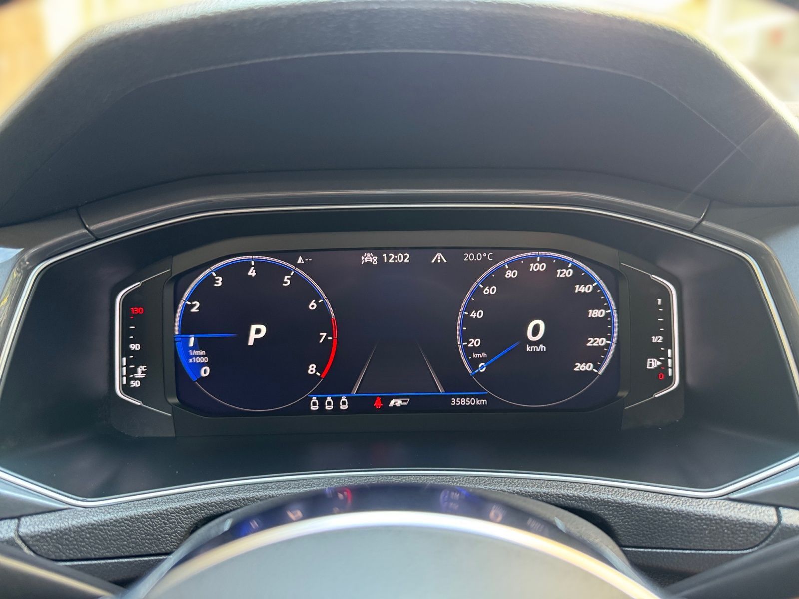 Volkswagen T-Roc 2.0TSI 4M R-LINE - Samsaru's Car Outlet
