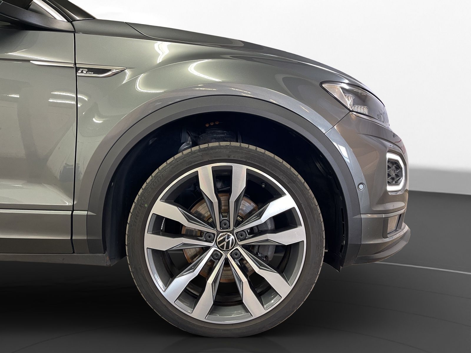 Volkswagen T-Roc 2.0 TDI R-line - Samsaru's Car Outlet